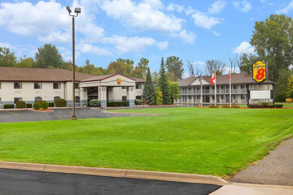 Super 8 By Wyndham Marysville/Port Huron Area Bagian luar foto