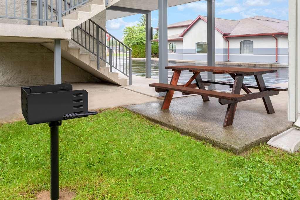 Super 8 By Wyndham Marysville/Port Huron Area Bagian luar foto