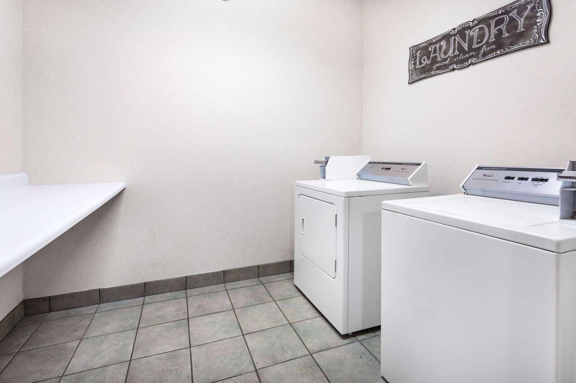Super 8 By Wyndham Marysville/Port Huron Area Bagian luar foto